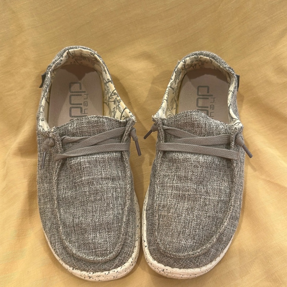 Hey Dude Wendy Linen Size 8